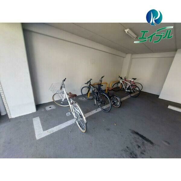 メゾン名城 1A 自転車置場