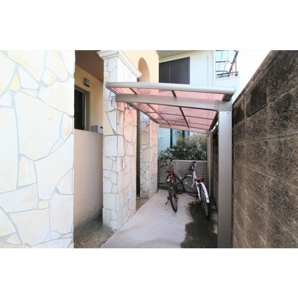 ボンジュール 201 敷地内/建物